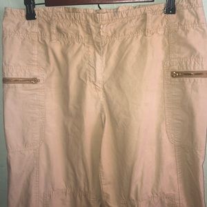 J. Crew Pants - J Crew cropped pants. Size 6. J. Crew Pants - J Crew cropped pants. Size 6.